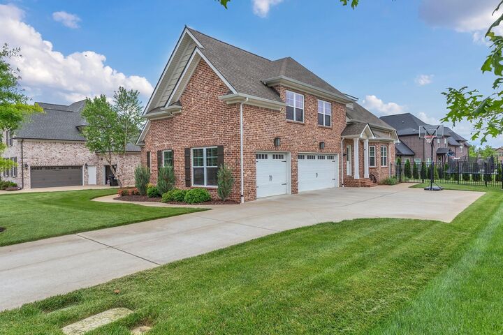 Property Photo: 1924 Fairhaven Ln TN 37128