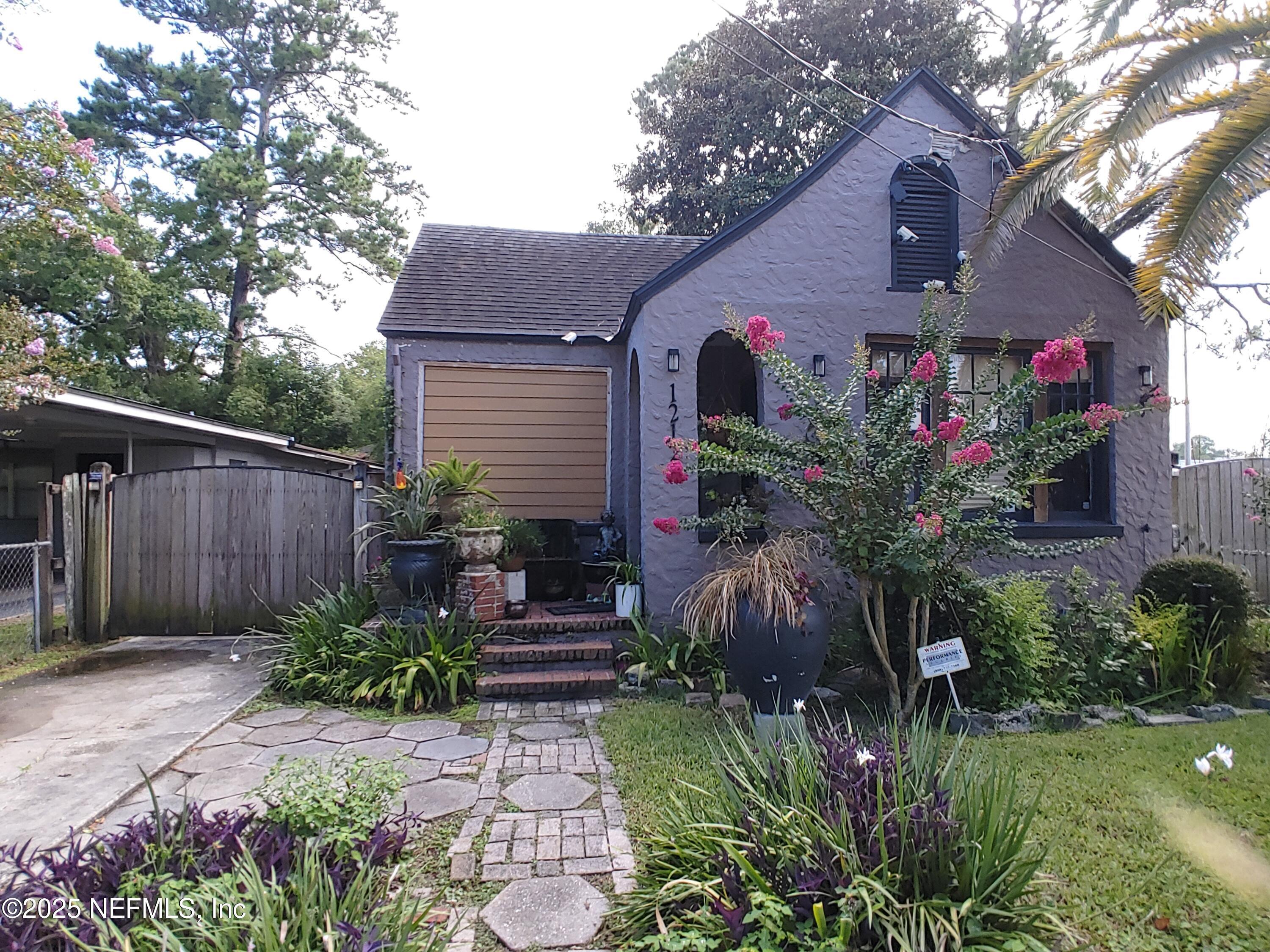 Property Photo: 1212 Talbot Avenue FL 32205