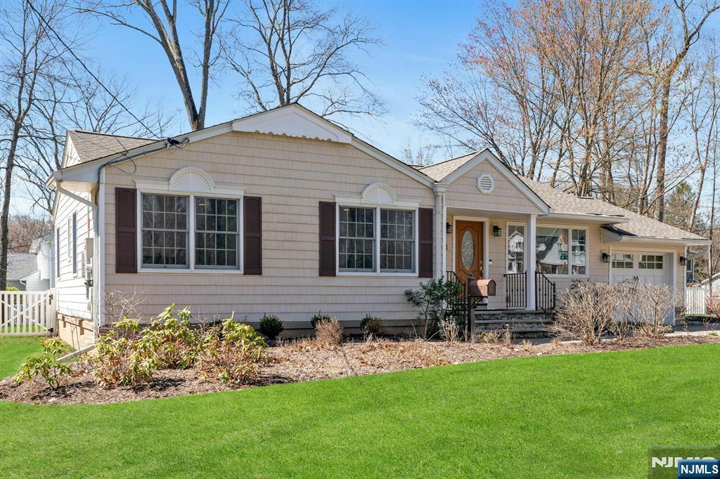 Property Photo:  71 New Street  NJ 07401 