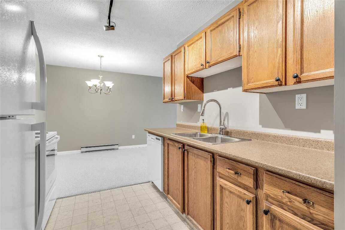 Property Photo: 200 Gerstmar Road 10 BC V1X 4A7