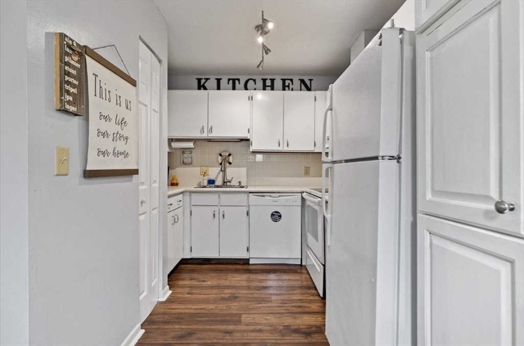 Property Photo: 1 Thayer Pond Dr 5 MA 01537