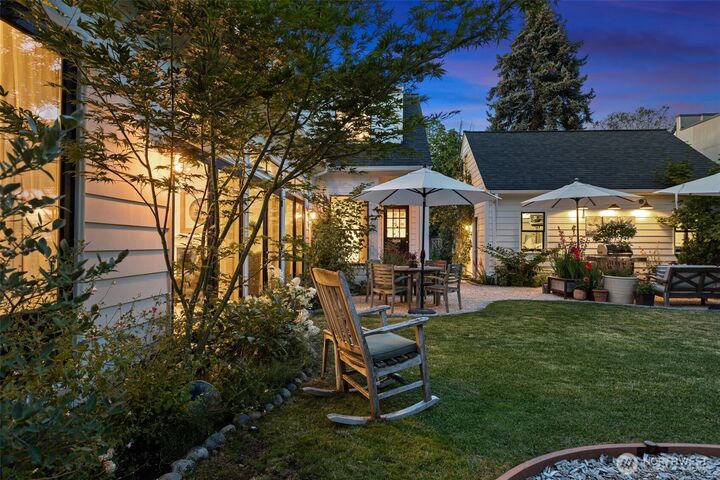 Property Photo:  6641 NE Windermere Road  WA 98115 