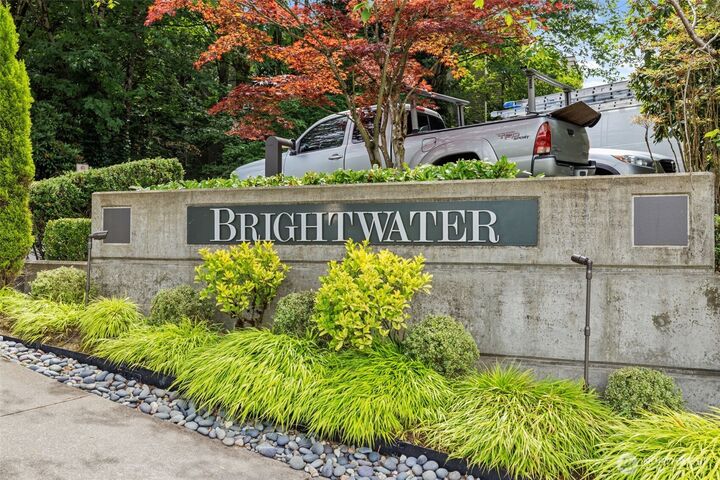 Property Photo: 501 Kirkland Avenue 303 WA 98033