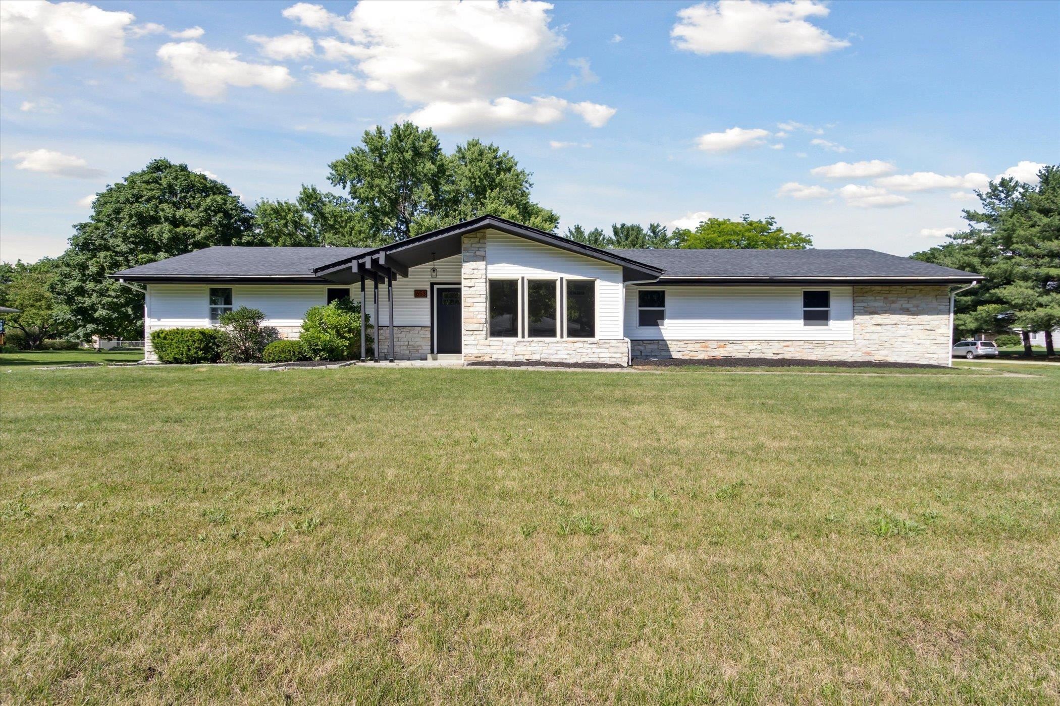 Property Photo: 653 Valley Forge Trail IL 61072