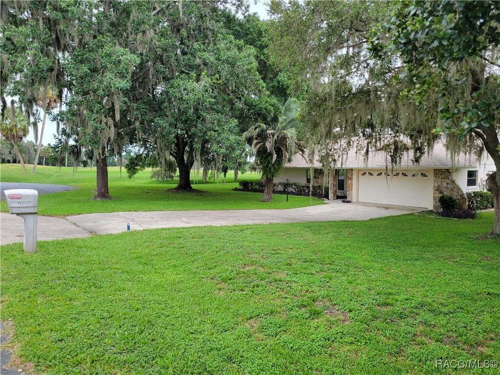 Property Photo: 1131 N Sabal Palm Way FL 34453