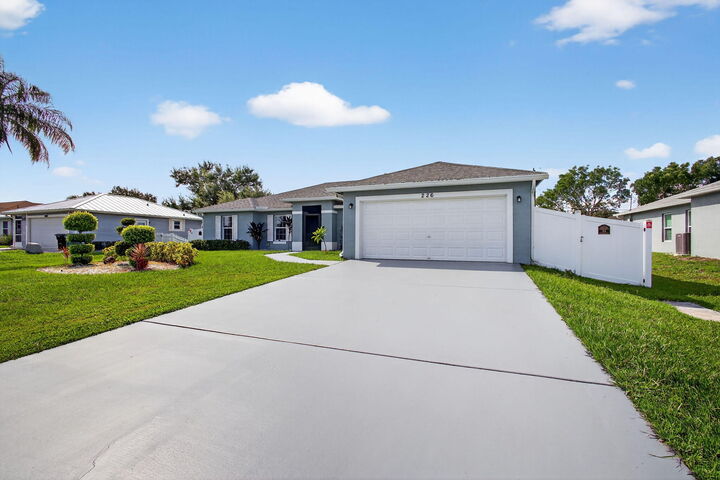 Property Photo: 226 SW Starfish Avenue FL 34984