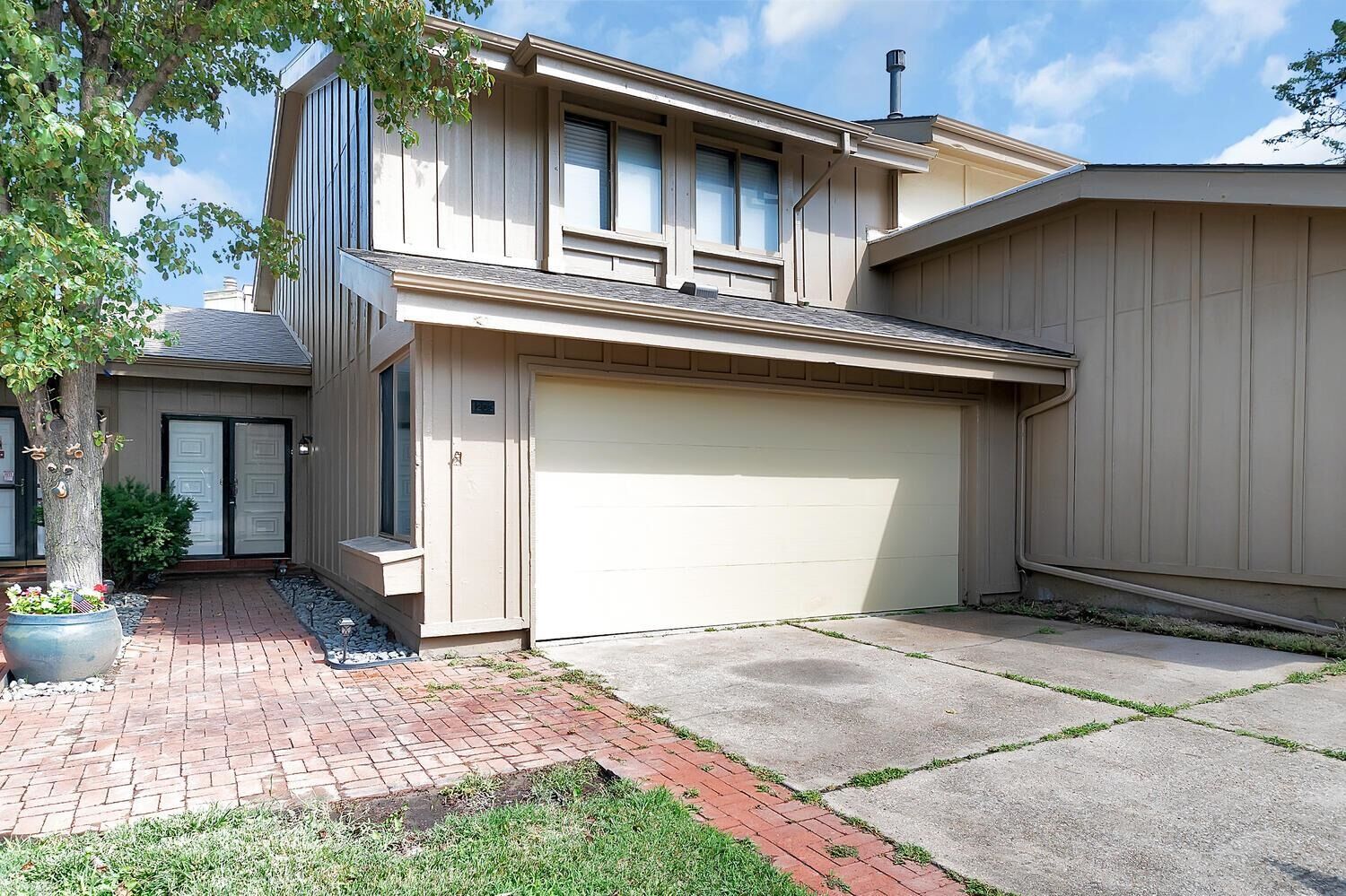 Property Photo: 8201 E Harry St KS 67207