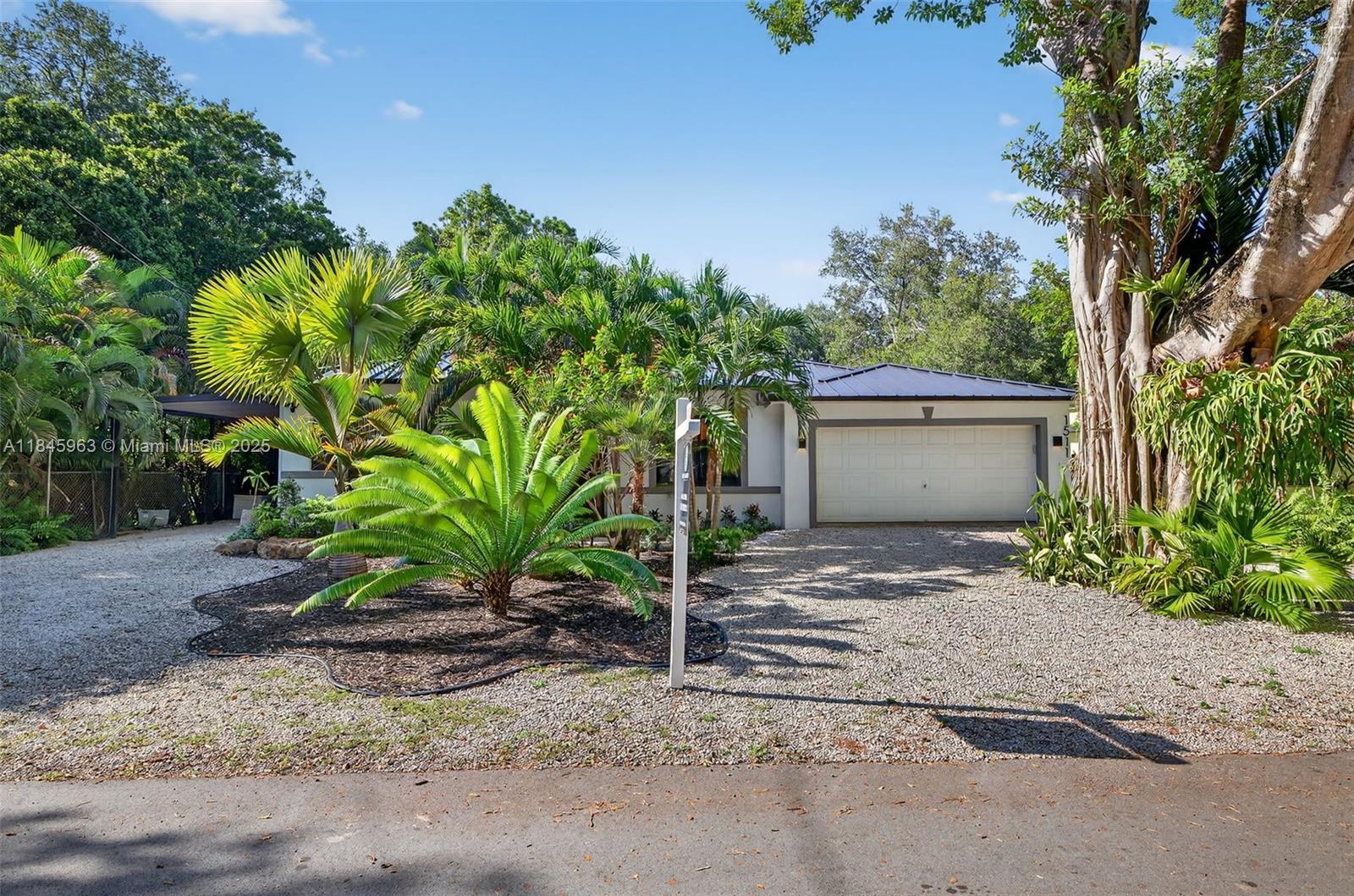 Property Photo:  1511 SW 30th Pl  FL 33315 