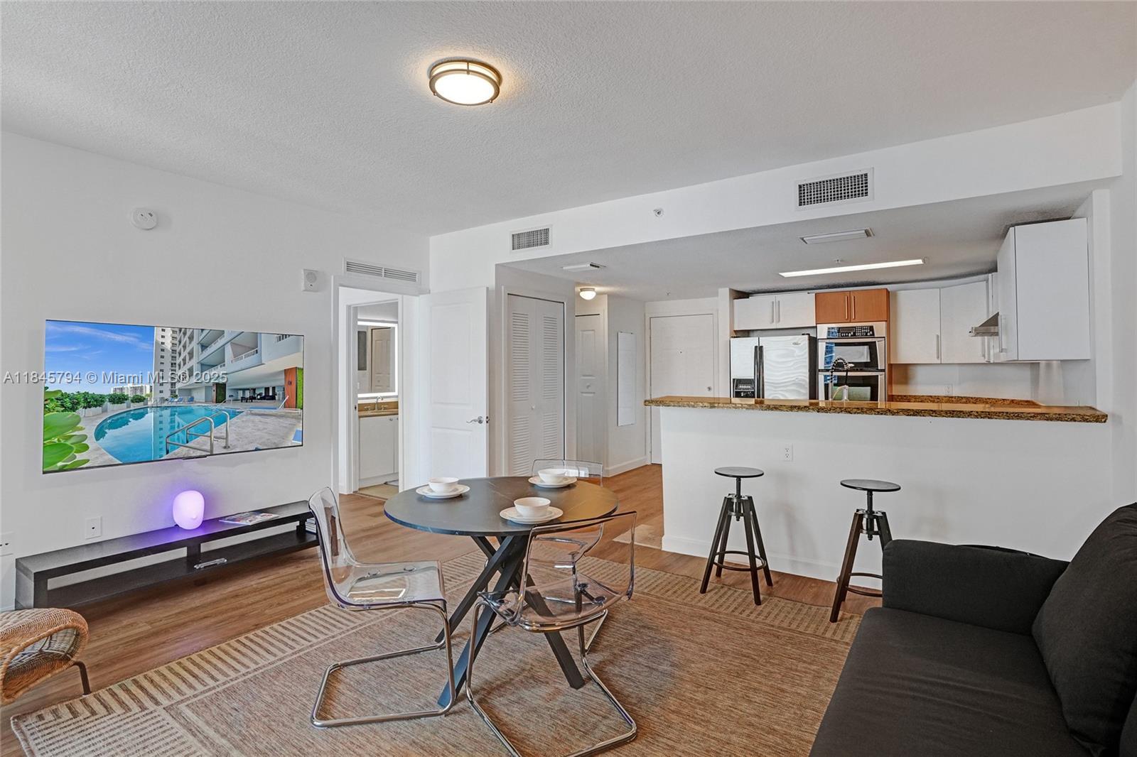 Property Photo: 170 SE 14th St 2806 FL 33131