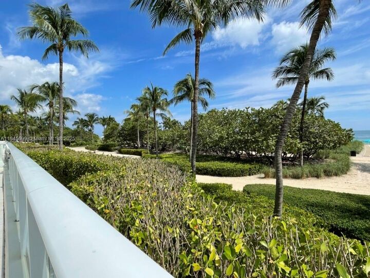 Property Photo:  10185 Collins Ave Ph06(+Den)  FL 33154 