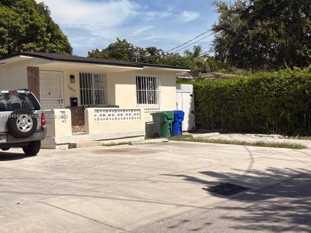Property Photo:  2837 SW 33rd Ave 2837  FL 33133 