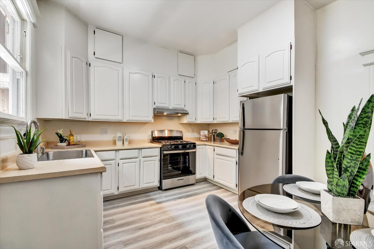 Property Photo:  45 Auburn Street A  CA 94133 