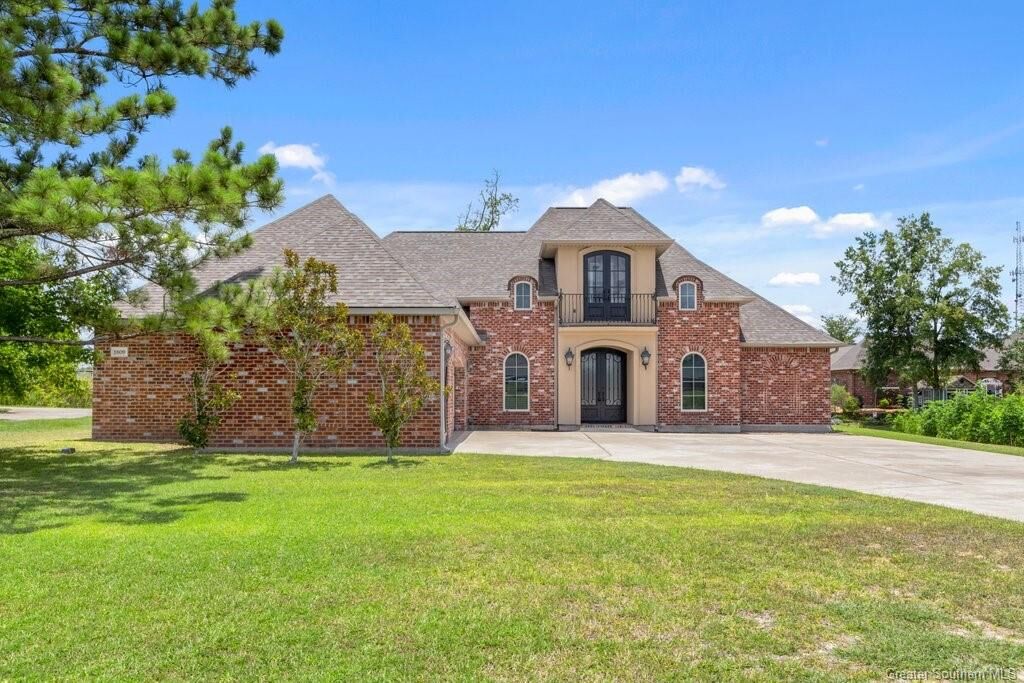 Property Photo: 1809 Chardonnay Drive LA 70611