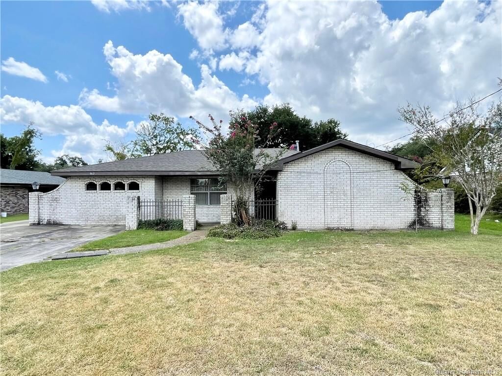 Property Photo: 917 Melanie Drive LA 70663