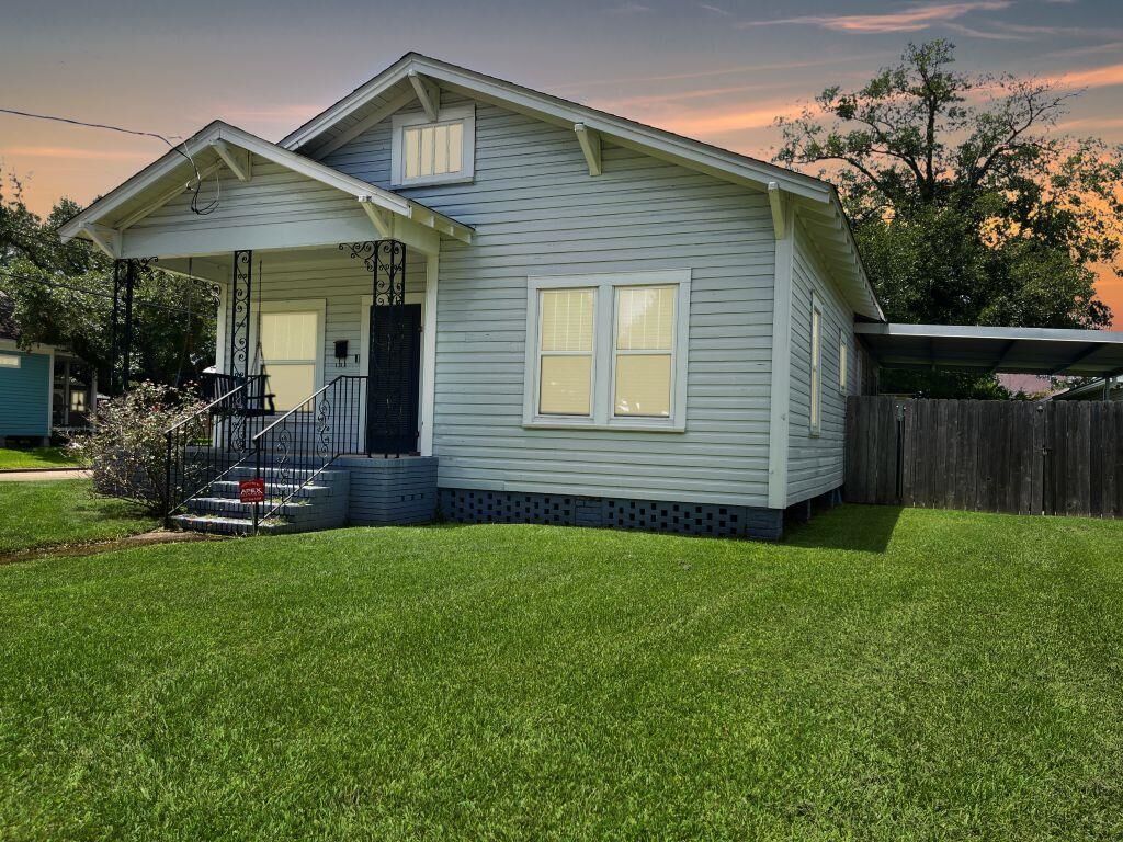 Property Photo: 1712 W Common Street W LA 70601