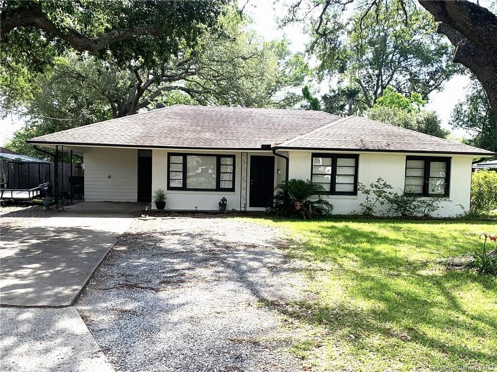 Property Photo: 272 E Parkway Street E LA 70605