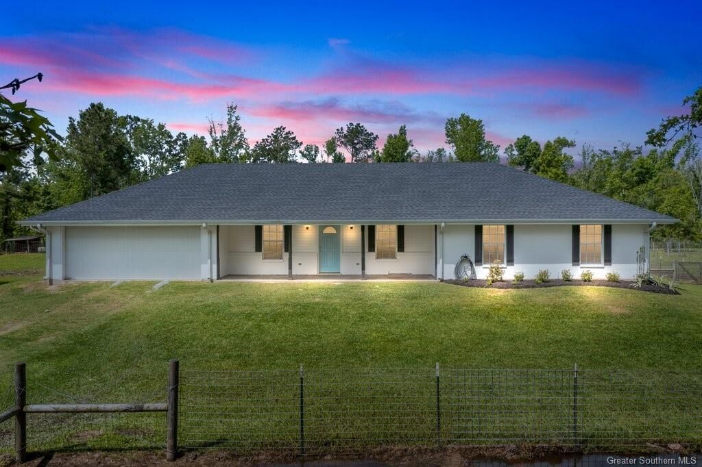 Property Photo: 7160 Highway 90 Highway LA 70615