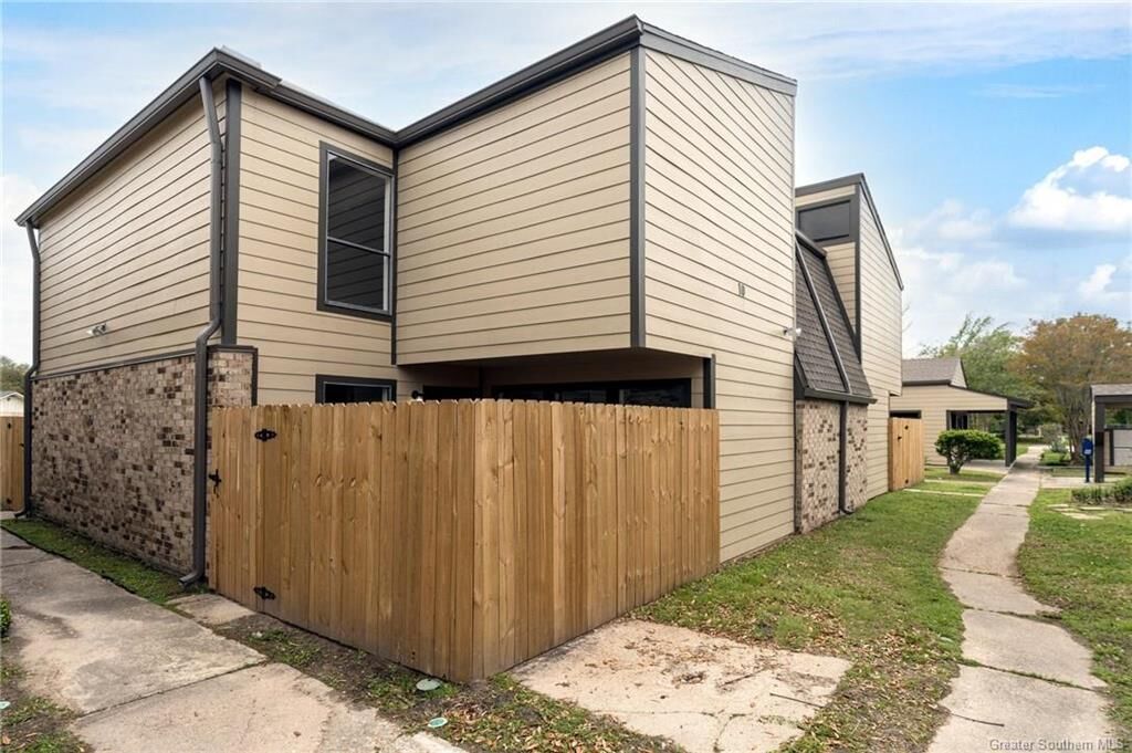 Property Photo: 1020 W McNeese Street W LA 70605