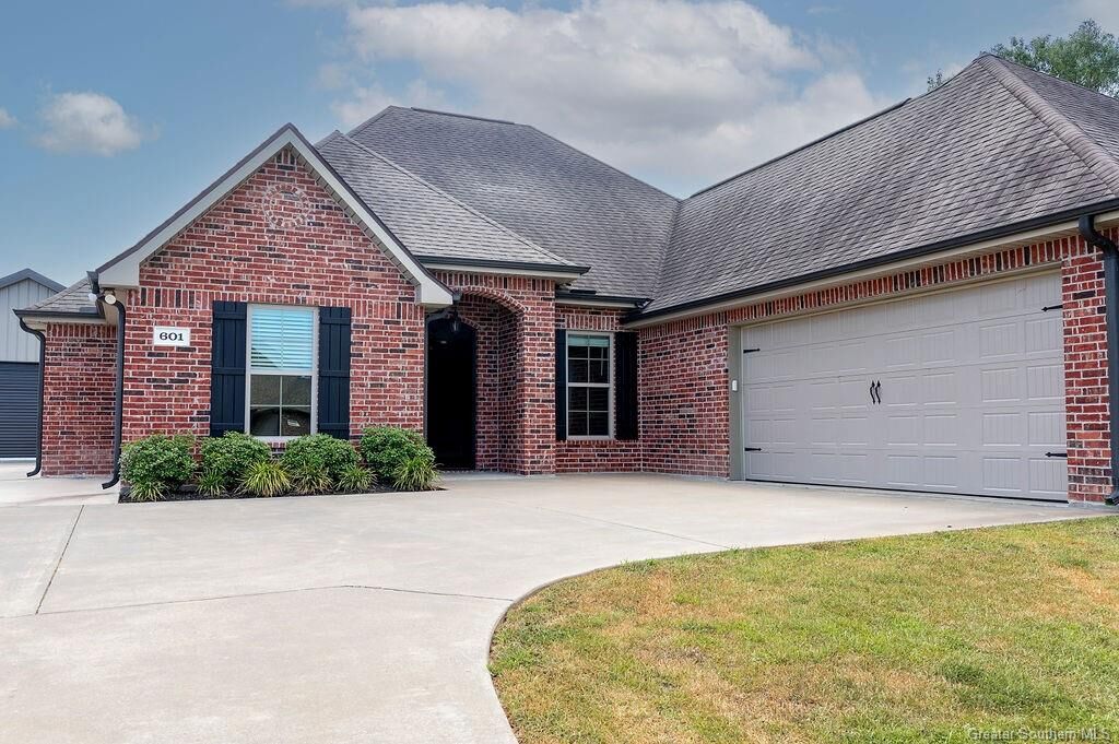 Property Photo:  601 Walnut Street  LA 70647 