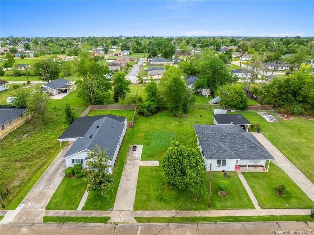 Property Photo:  611 N Cherry Street N  LA 70601 