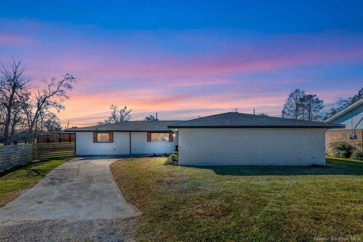 Property Photo: 1517 Sarah Drive LA 70605