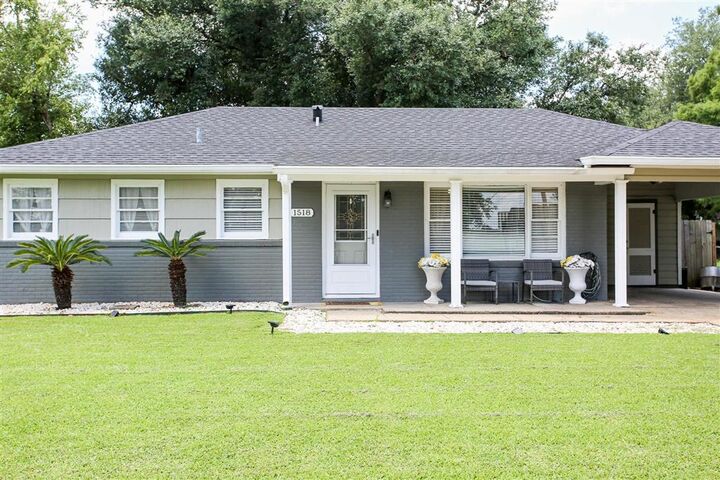 Property Photo:  1518 21st Street  LA 70601 