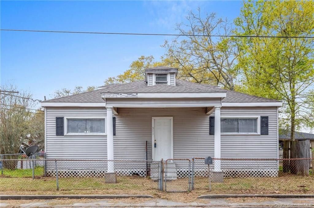 Property Photo:  311 S Crocker Street S  LA 70663 