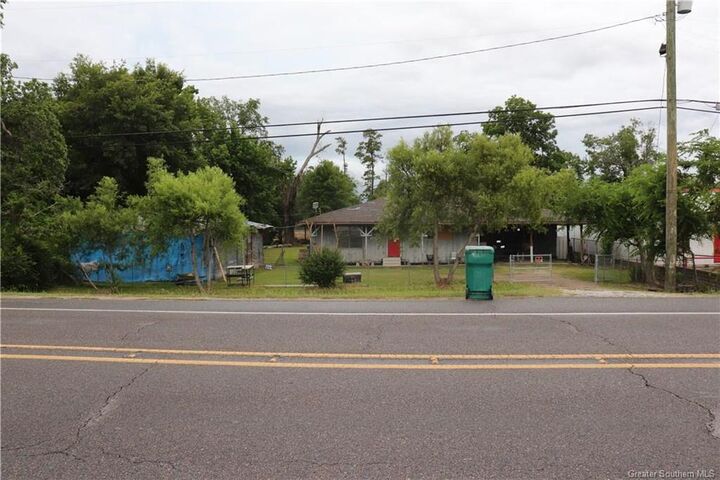 Property Photo:  2705 E Napoleon Street E  LA 70663 