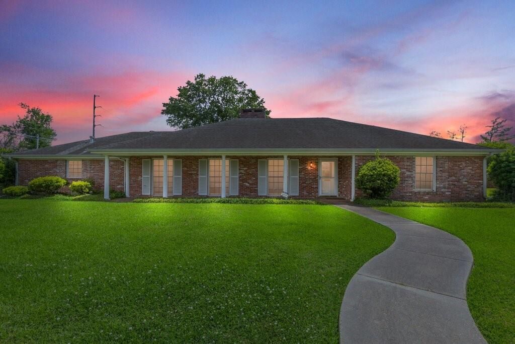 Property Photo:  801 W Claude Street W  LA 70605 