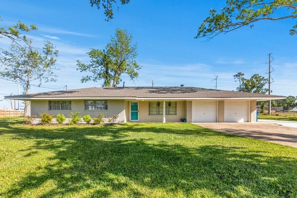 Property Photo: 313 W Lee Street W LA 70663