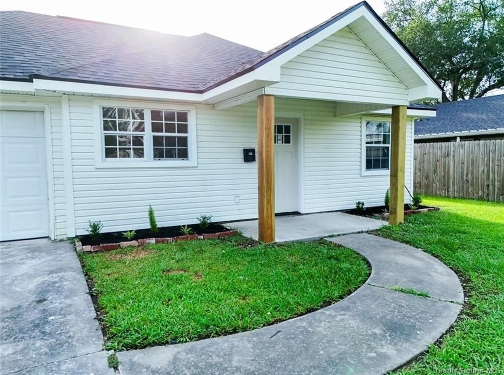 Property Photo: 2202 1st Avenue LA 70601