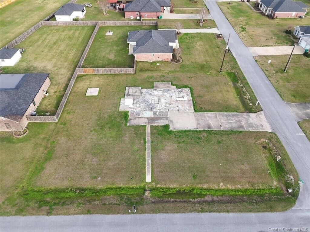 Property Photo:  6982 W Savannah Lane W  LA 70605 