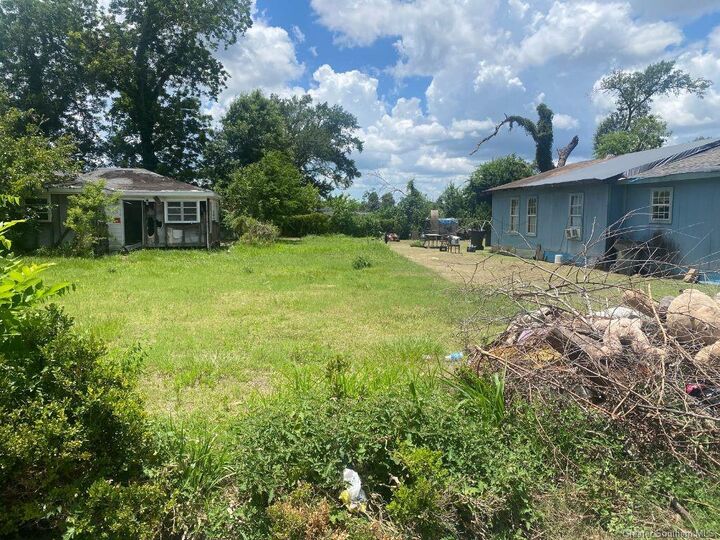 Property Photo:  614 Beam Street 614 1/2  LA 70601 