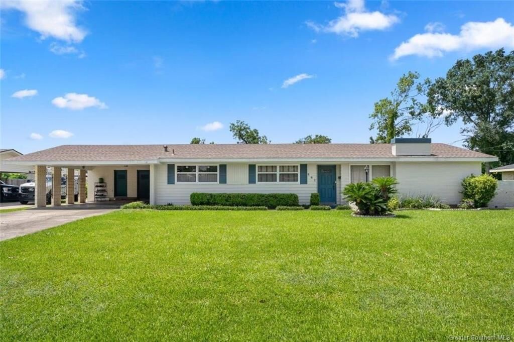 Property Photo: 561 Contour Drive LA 70605