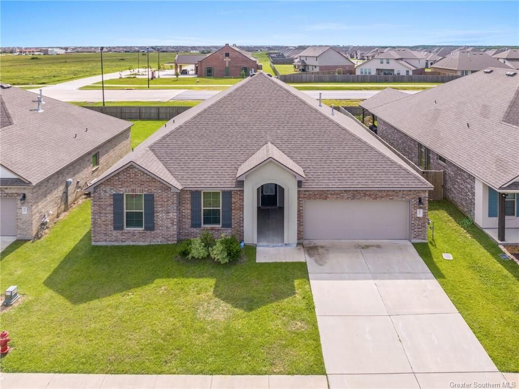 Property Photo:  4621 E Ridge Road E  LA 70607 