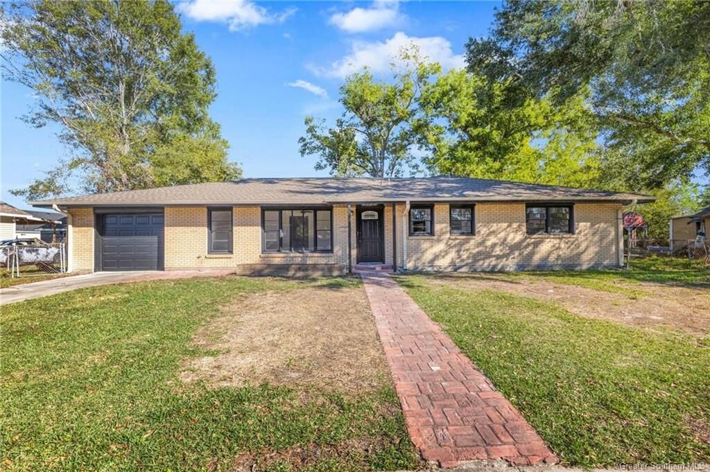 Property Photo:  2707 Tupelo Street  LA 70601 