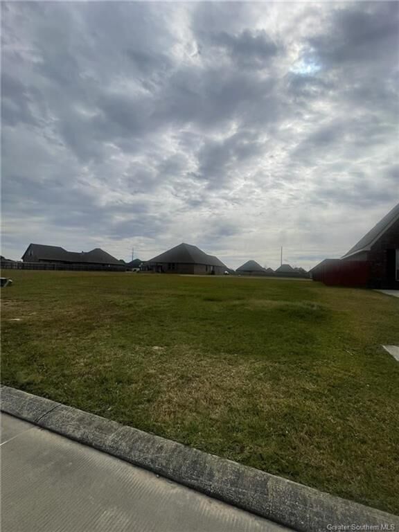Property Photo:  2513 S Crest Drive S  LA 70605 