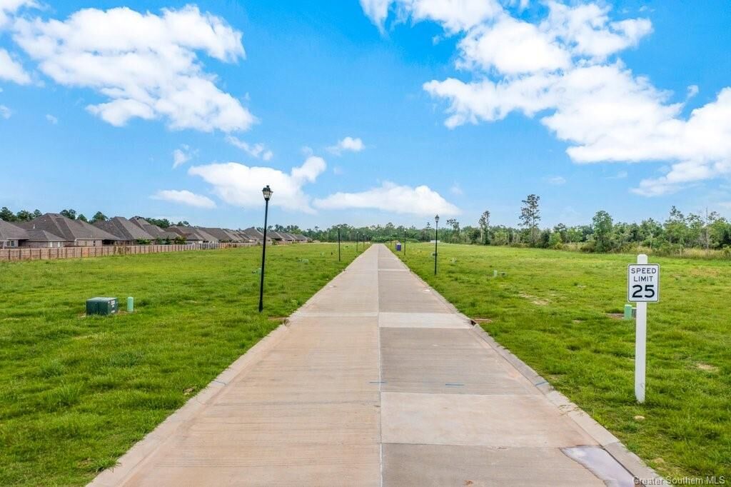 Property Photo:  Lakewood Pointe (17) Lane  LA 70605 