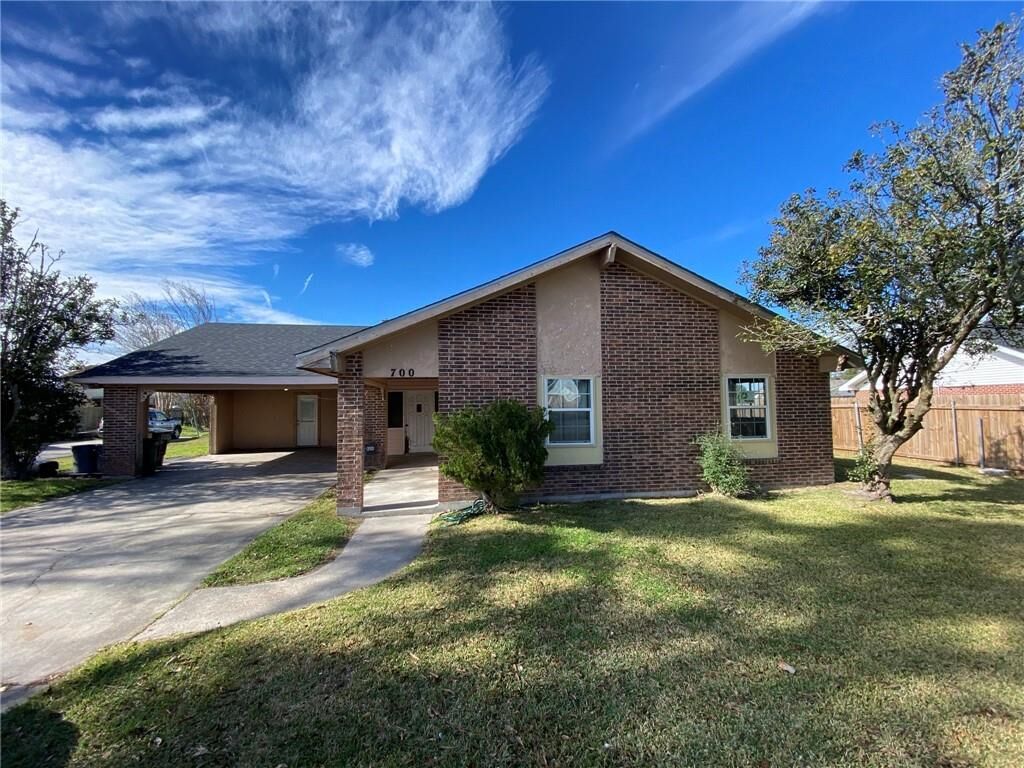 Property Photo: 700 Bonvue Street LA 70605