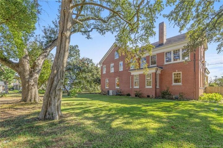 Property Photo: 1400 Bank Street LA 70601
