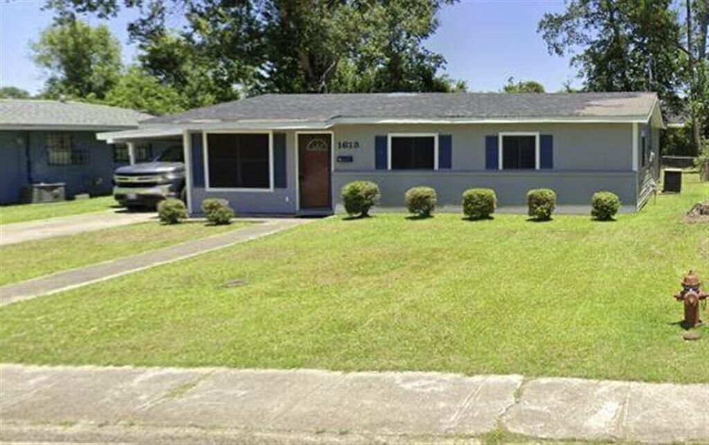Property Photo: 1613 Sunset Drive LA 70607