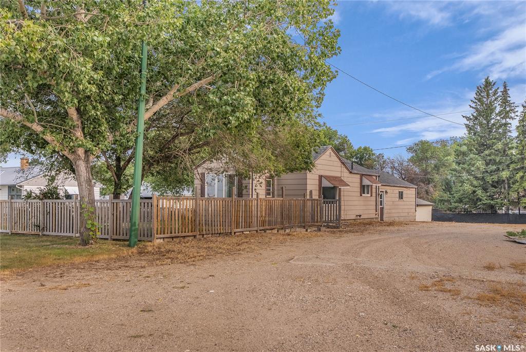 Property Photo:  609 Royal Street  SK S0G 2J0 