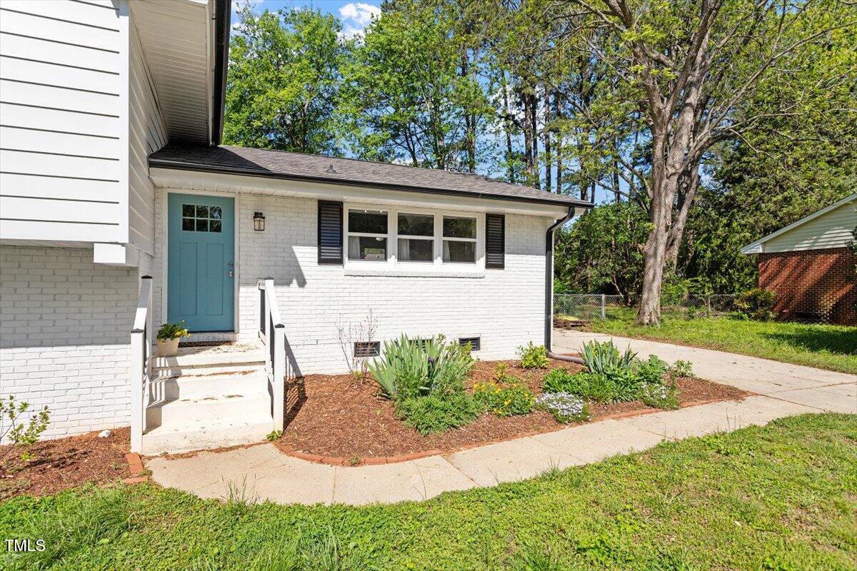 Property Photo: 3713 Arrowwood Drive NC 27604