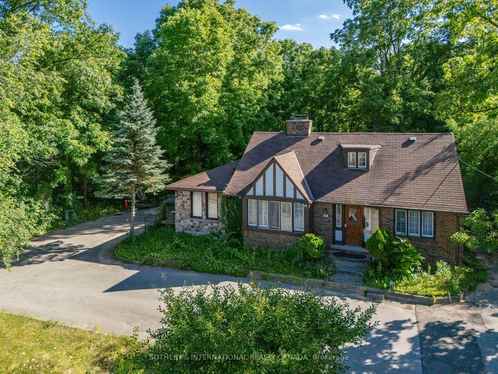 Property Photo: 1462 Hurontario Street ON L5G 3H4