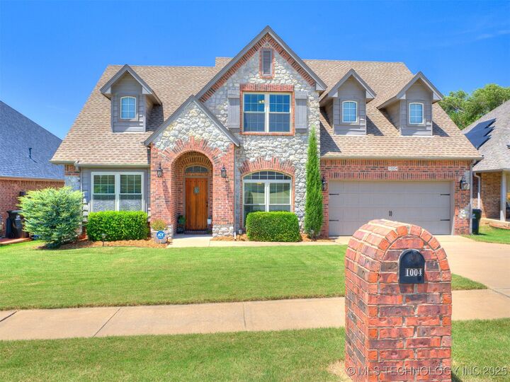 Property Photo:  1004 W Elmira Street  OK 74012 
