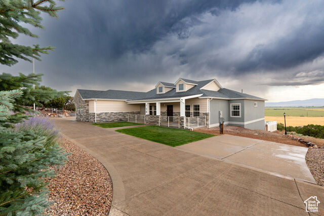 Property Photo: 758 S Panorama Dr UT 84720