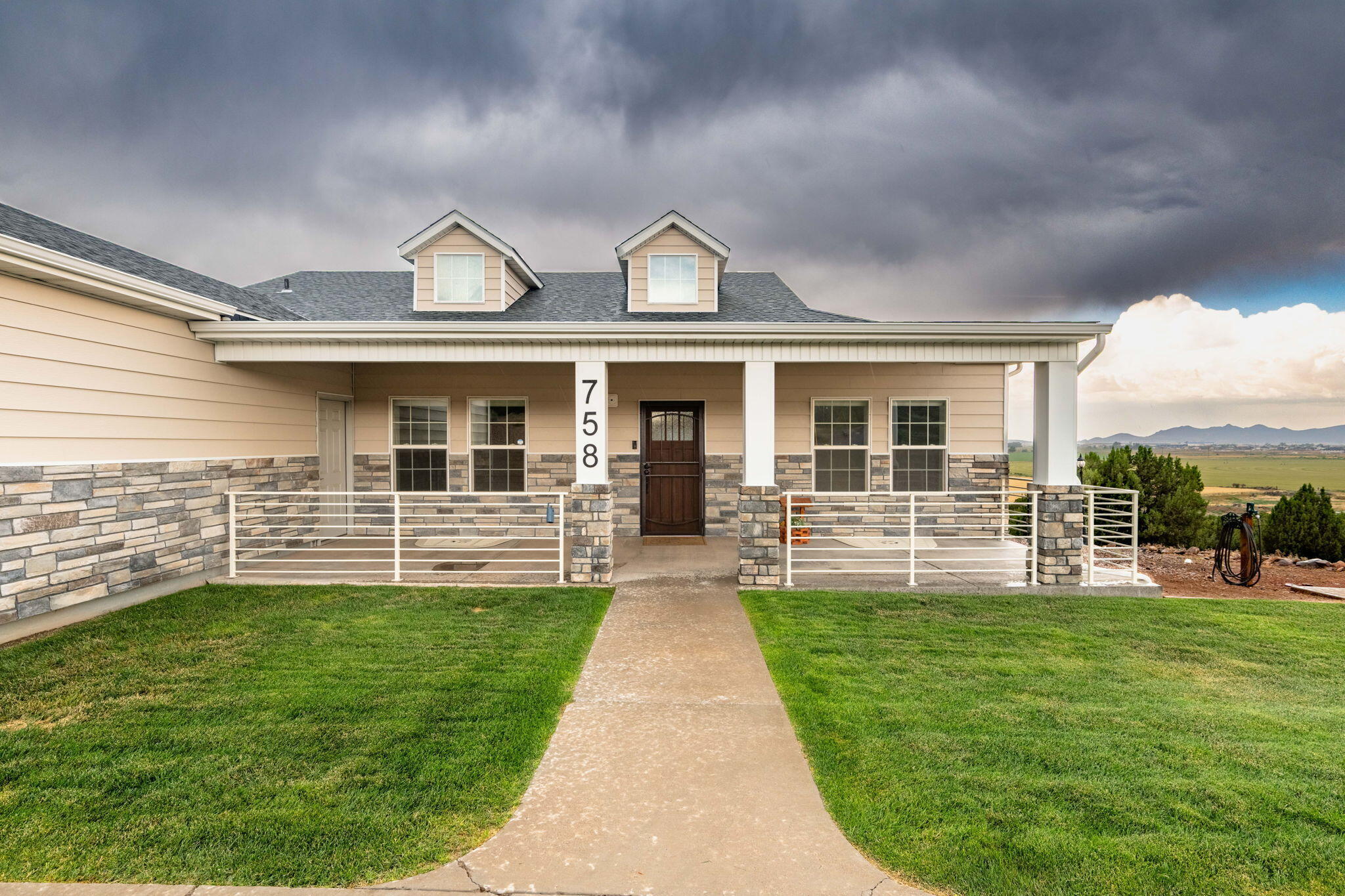 Property Photo: 758 S Panorama Dr UT 84720
