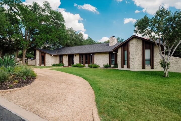 Property Photo: 10606 Spicewood Club Drive TX 78750