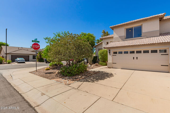 Property Photo:  1012 E Linda Lane  AZ 85234 