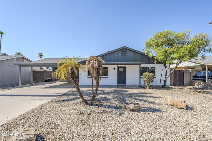 Property Photo: 2215 W Emelita Avenue AZ 85202